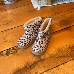 Guc H&M size 12-13 little girls leopard boots